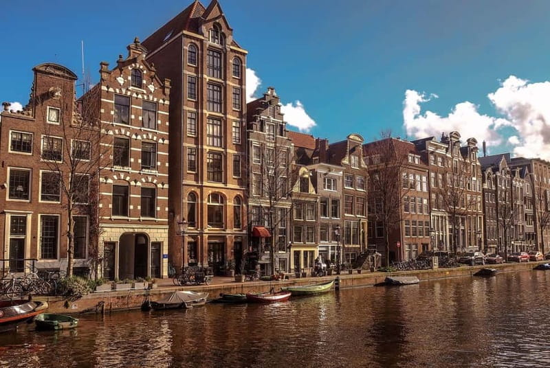 Amsterdam canal cruise with culinary burger or cheese & wine - Burger Dinner or Cheese & Wine: choose your meal mood