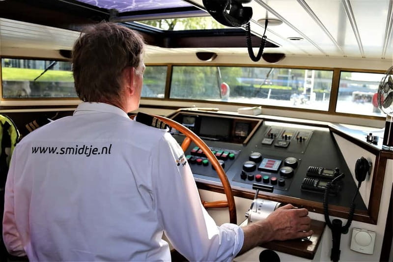 Amsterdam canal cruise with culinary burger or cheese & wine - What you actually eat: Burgerbar vs Amsterdam Cheese Bar