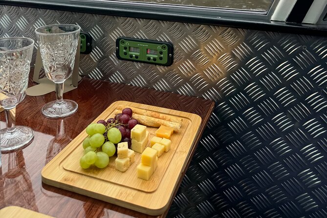 Amsterdam Cheese and Wine Canal Cruise - Herengracht: the upper-class canal stretch you can read visually