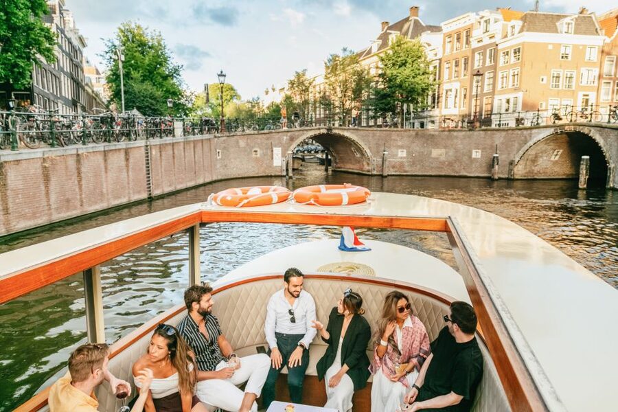 Amsterdam: Classic Boat Cruise with Optional Cheese & Wine - FAQ