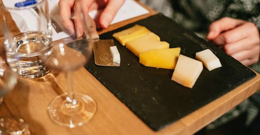 Amsterdam: Dutch Cheese Tasting Experience with Wine - Old Amsterdam Cheese Store: start here, then go upstairs