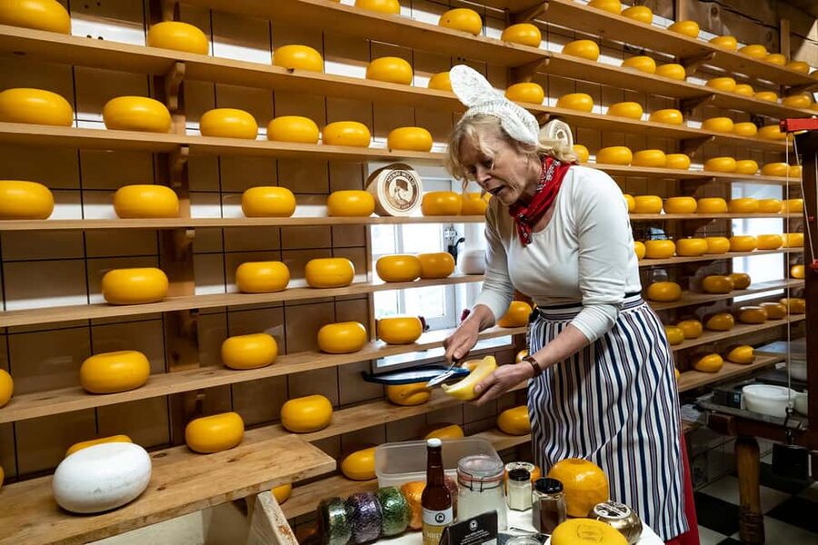 Amsterdam: Experience Zaanse Schans Windmills & Cheese Farm - Luxury Coach to the Zaan River: Timing and When to Adjust Your Expectations