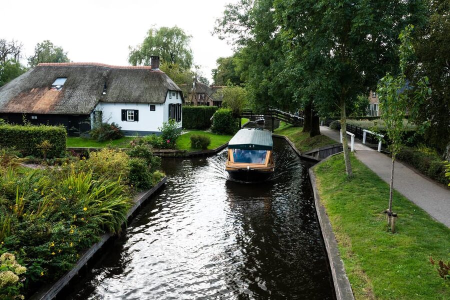 Amsterdam: Giethoorn Tour Scenic Cruise, Cheese & Free Time - Timing your day: schedules that give you options