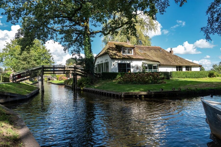 Amsterdam: Giethoorn Tour Scenic Cruise, Cheese & Free Time - What to watch for: language, expectations, and the “mostly transport” risk