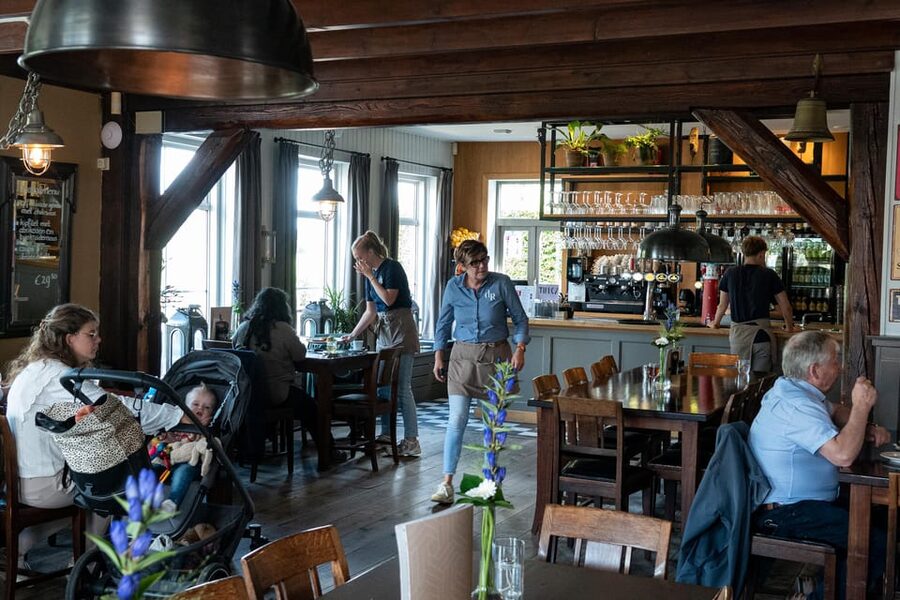 Amsterdam: Giethoorn Tour Scenic Cruise, Cheese & Free Time - Value check: is $75 a good deal for this kind of day?