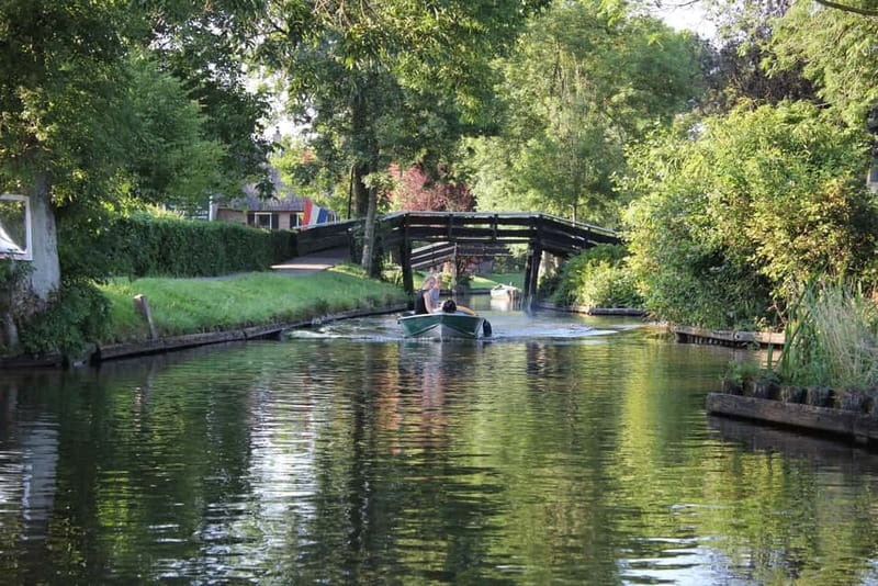 Amsterdam: Live GuideD Giethoorn Boat Tour & Cheese Platter - Who This Tour Suits Best (and Who Should Think Twice)