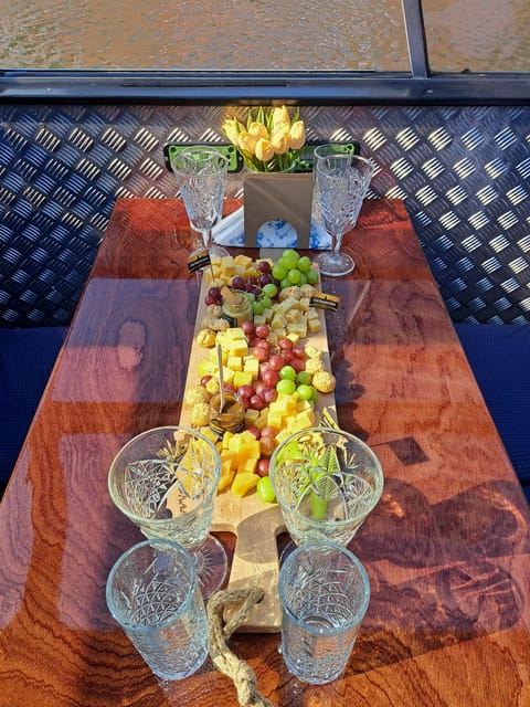 Amsterdam: Luxury Cheese & Wine Canal Cruise - Drinks you can actually plan around (including Heineken)