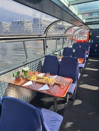 Amsterdam: Luxury Cheese & Wine Canal Cruise - Your taste plate: Dutch cheese, dip, grapes, crackers