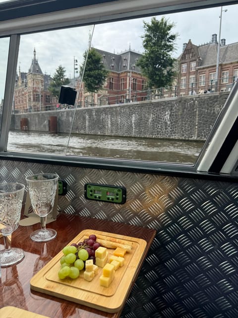 Amsterdam: Luxury Cheese & Wine Canal Cruise - What the guide adds: stories, language, and pacing