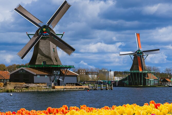 Amsterdam: Windmills, Cheese and Volendam Tour with Video Guide - Alida Hoeve cheese farm: Gouda lesson plus tasting time