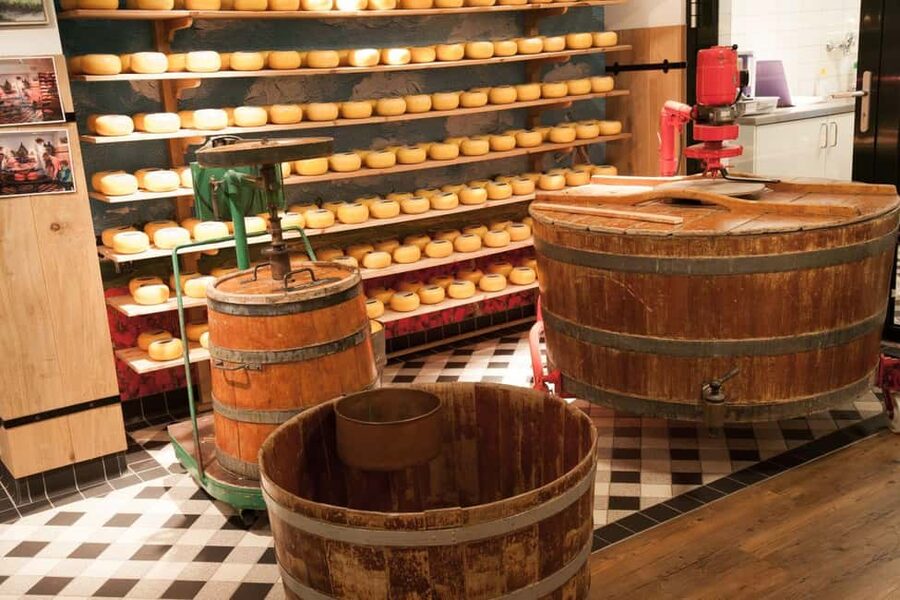 Amsterdam: Zaanse Schans, Cheese Tasting & Volendam Tour - Pacing and what to pack for this day