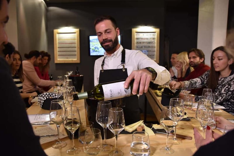 Athens: Acropolis Wine Tasting with Cheese and Olives - Cheese, olives, and bread rusks: pairing that keeps your palate honest