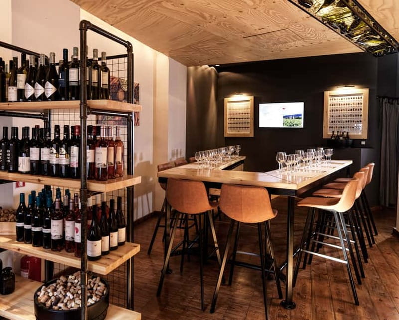 Athens: Acropolis Wine Tasting with Cheese and Olives - Five wines, 3 whites and 2 reds: why the lineup is a smart move
