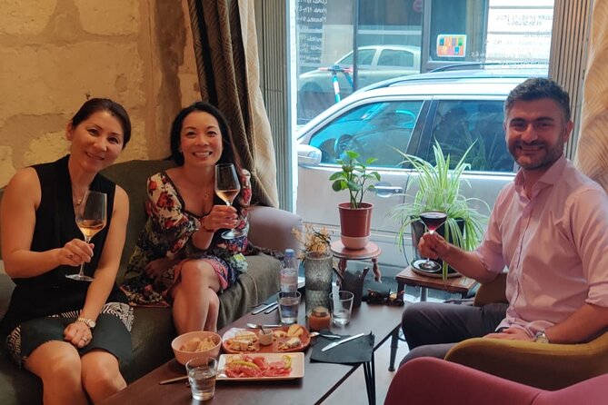 Bordeaux Night Walk Ending with Delicious wine & cheese Tasting - Bordeaux Night Walk at 7:00 pm: a short route with real atmosphere