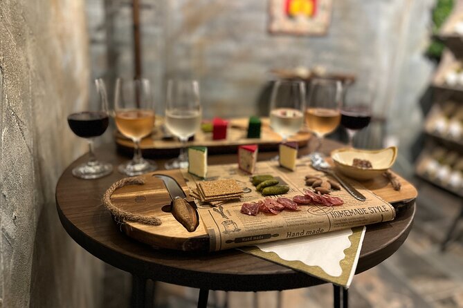 British Wine and Cheese Tasting Experience in City of Bath - The menu: three British wines and a cheese board that’s not shy