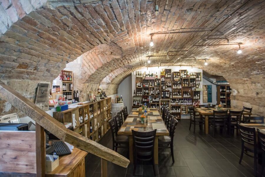 Budapest: Wine, Cheese, and Charcuterie Tasting - Who should book this tasting in Budapest