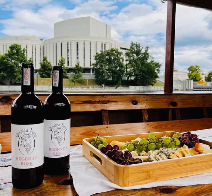 Bydgoszcz: River Cruise with local Wine and Cheese Tasting - One hour on the water: landmarks you actually see