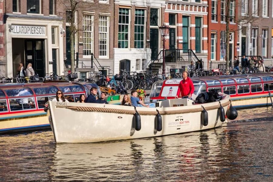 CHEESE AND DRINKS TOUR: A TASTE OF AMSTERDAM ON THE CANALS - Price and Value: Is $36 Good Here?