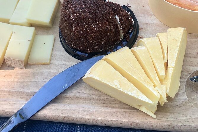 Cheese and Wine Pairing 1-Hour Session in Dijon - What you taste: the pairing flow with 4 cheeses and 4 wines
