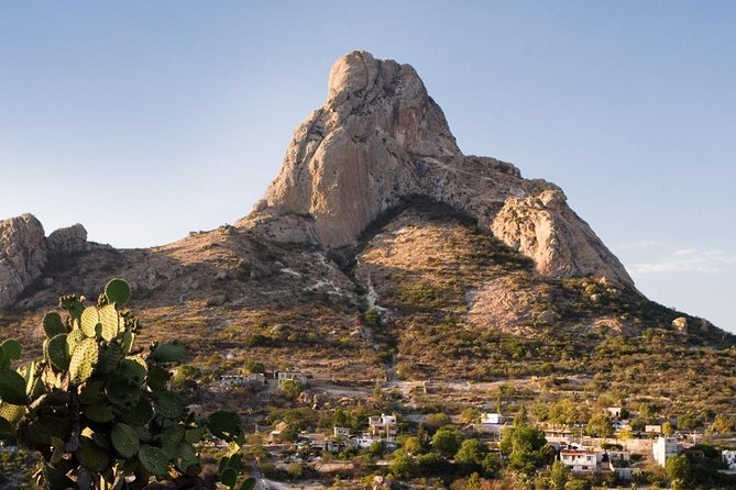 Cheese and Wine Route with 2 Towns, starting from Querétaro - Bernal (La Peña de Bernal): the monolith and your free time