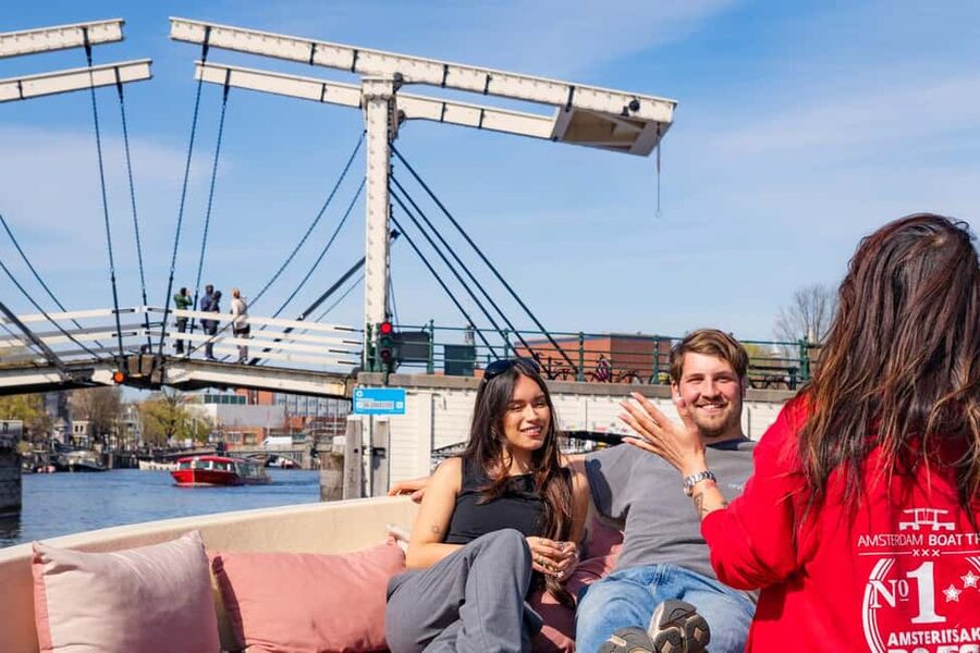 Cheese & Drinks Guided Amsterdam Boat Tour, All Inclusive - What you’ll see during the 60 minutes: a stop-by-stop guide to the route