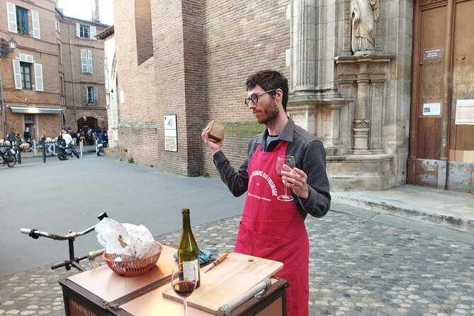 Cheese food-tour through downtown Toulouse - Stop 5: Fondation Bemberg courtyard, pastel pigment and art-rich calm