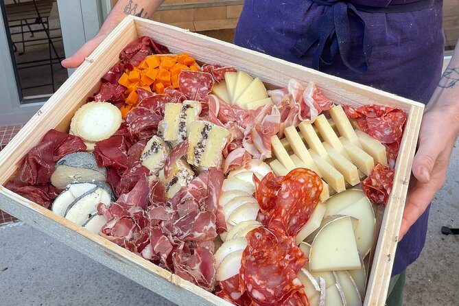 Cheese & Wine Tasting in Montmartre with a Local Cheesemonger - The tasting format: 8 cheeses, French wine pairings, and lots of Q&A