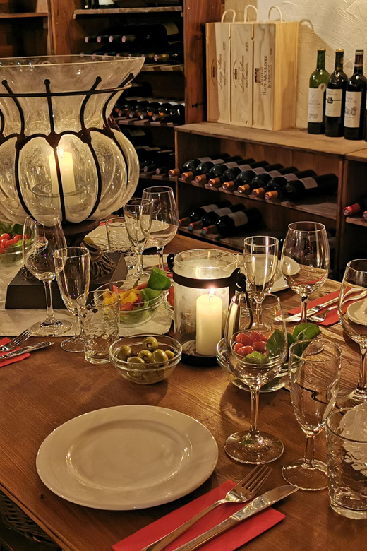 Cologne-Nippes: Gourmet wine tasting with cheese platter - Le Caveau in Cologne-Nippes: the cozy home base