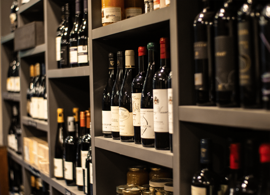Como: Wine Tasting Experience with Cheese and Cold Cuts - Private top tasting: what changes when you reserve the shop