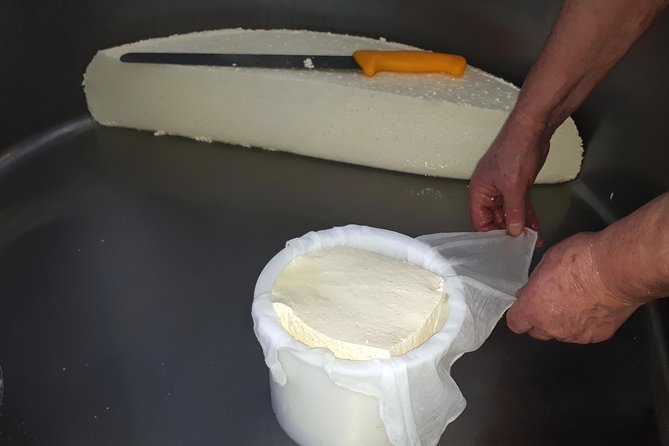 Discover the Art of Idiazabal Cheese in the Basque Country - Segura First Stop: Medieval Basque Highlands Atmosphere (and a Stretch Break)