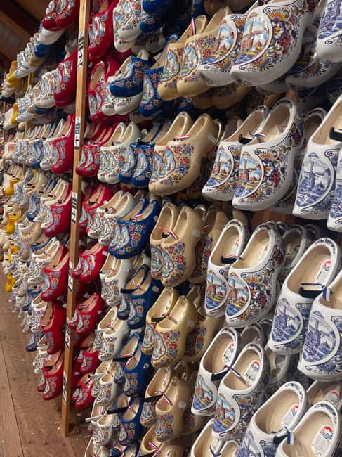 Dutch Countryside: , windmills, Villages, Cheese & Clogs - Broek in Waterland: Wooden Houses, Gardens, and That Classic Dutch Calm