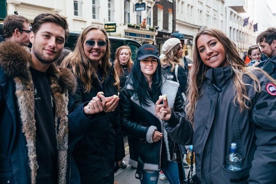 Edinburgh: Cheese Crawl with Local Guide - The local guide experience: history, humor, and a cheese quiz
