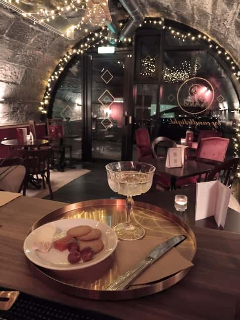 Edinburgh: English Wine and Scottish Cheese Tasting - The Blind Tasting Format That Actually Teaches You