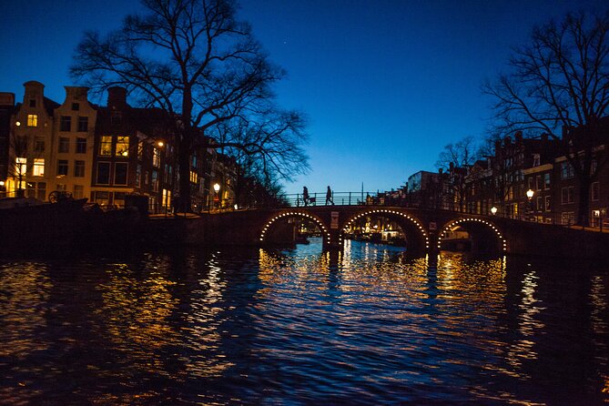 Evening Canal Cruise in Amsterdam with Wine & Cheese Option - Comfort, Crowds, and Photos Through Canal Windows