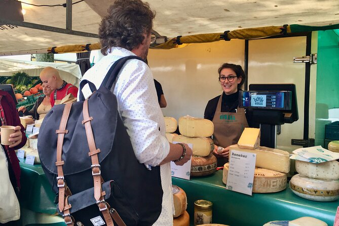 Exclusive Cheese Walk & Dutch Wine Discovery - Negen Straatjes (9 Little Streets): canal bridges plus real cheese shopping