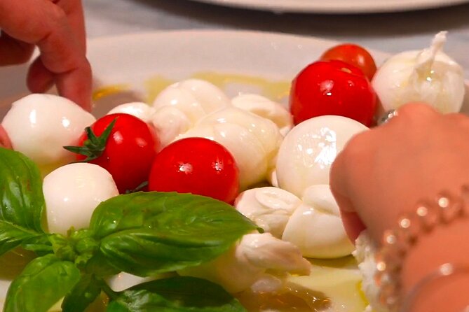 Florence: Mozzarella Cheese Making with Wine and food Tastings - Via de Ginori meet-up: a city-center Florence food moment