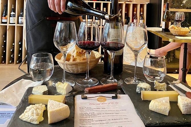 French Wine, Champagne And Cheese Tasting Paris SECRET WINE DOOR - The 2-hour rhythm: from meeting point to bottle shopping