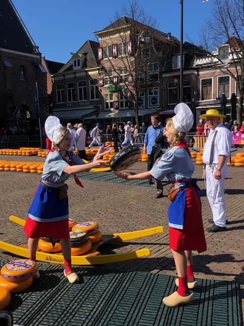 From Amsterdam; Alkmaar Cheese market & Zaanse Schans - From Amsterdam to Alkmaar: how this 6-hour route stays efficient