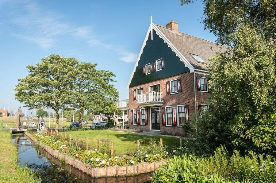 From Amsterdam; Alkmaar Cheese market & Zaanse Schans - Value for your time: who this tour fits best