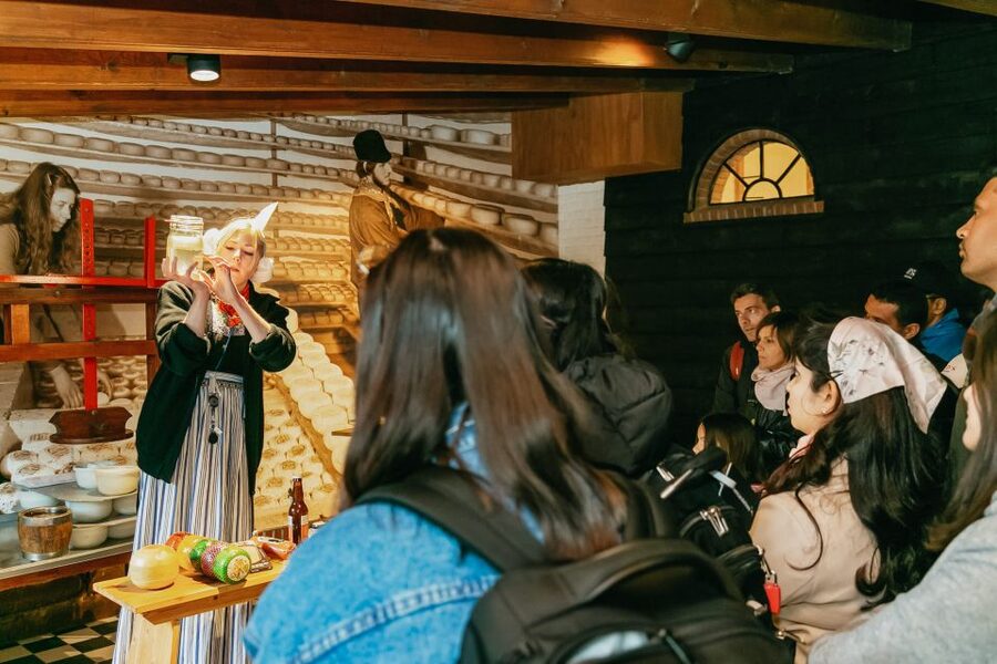 From Amsterdam: Volendam and Zaanse Schans Tour with Cheese - Should You Book This Zaanse Schans and Volendam Tour With Cheese?