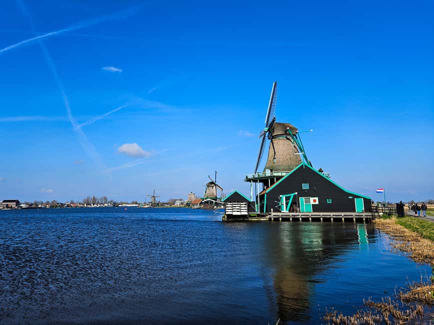 From Amsterdam: Volendam and Zaanse Schans Tour with Cheese - Zaanse Schans Windmills and the Wooden Shoe Factory