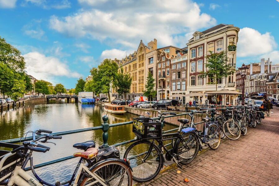 From Brussels: Cheese, Clogs & Windmills Amsterdam Day Trip - Canal time: a short boat cruise that’s worth budgeting for