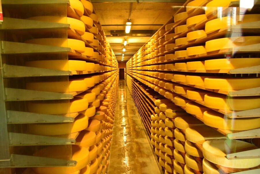 From Geneva: Gruyères Private Tour Cheese & Chocolat Factory - Gruyères old town: medieval streets, castle atmosphere, and time to wander