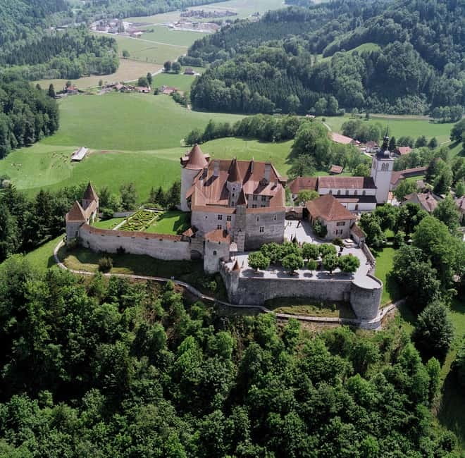 From Geneva: Gruyères Tour with Cheese & Chocolate Factories - Inside Maison Cailler: chocolate factory tour and tastings