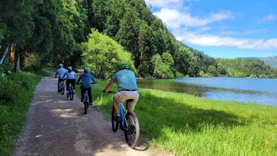 Furnas: Guided E-bike Tour with Cheese Tasting - From the lakeside start to volcanic fumaroles