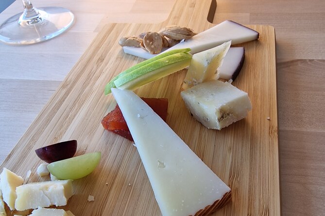 Gourmet Experience: Tasting of Spanish Cheese and Exclusive Wines - Key things you’ll notice right away