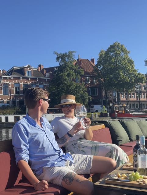 Groningen: Evening Cheese and Wine cruise - Het Verbindingskanaal: The Route Starts Strong