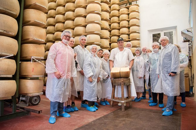 Guided group tour TastyBus: Parmesan Cheese and Parma Ham - Quick hits before you go