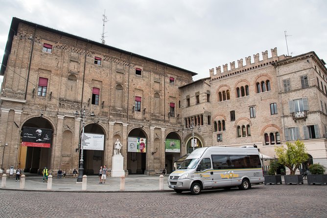 Guided group tour TastyBus: Parmesan Cheese and Parma Ham - What to watch out for: timing, smells, and shopping expectations