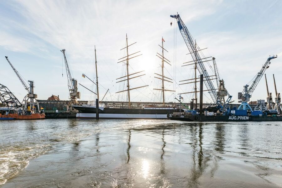 Hamburg: Harbor Cruise with Wine and Cheese - Speicherstadt and the tides: why this stop can change